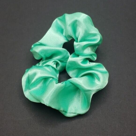MINT green silk scrunchie - Picture 1 of 1